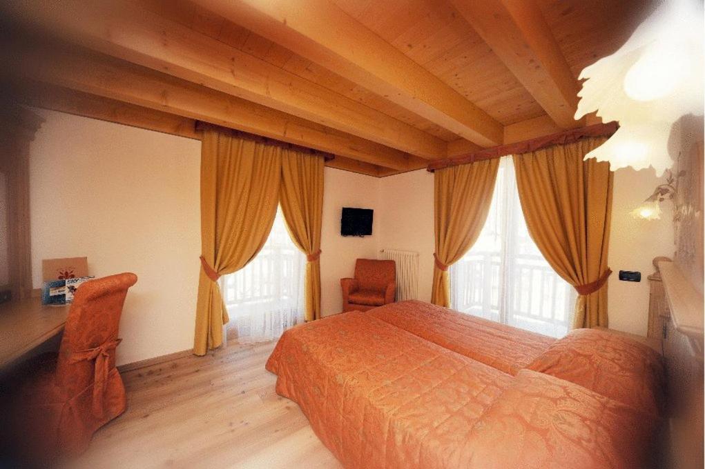 Residence Garni Il Giglio Commezzadura Δωμάτιο φωτογραφία