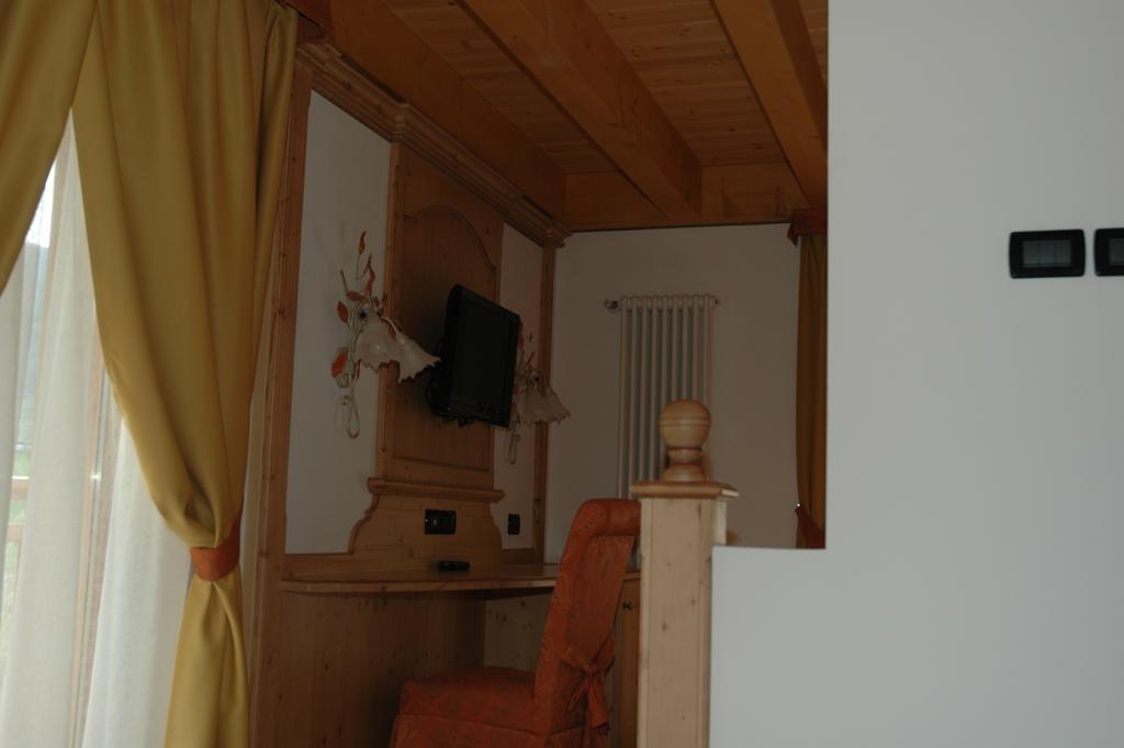 Residence Garni Il Giglio Commezzadura Δωμάτιο φωτογραφία