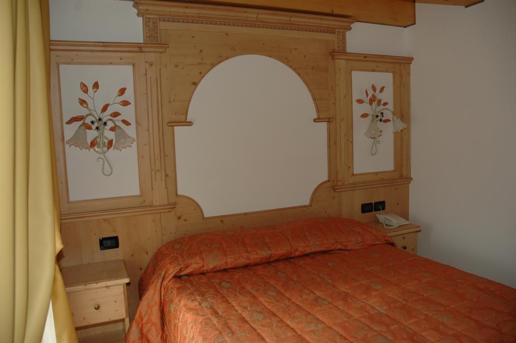 Residence Garni Il Giglio Commezzadura Δωμάτιο φωτογραφία