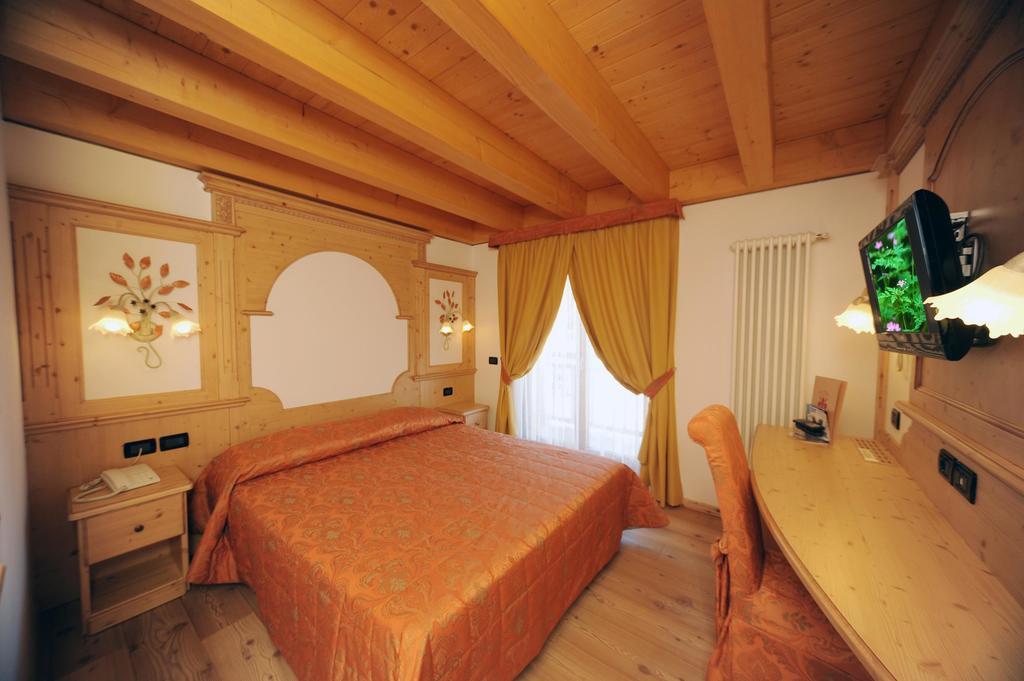 Residence Garni Il Giglio Commezzadura Εξωτερικό φωτογραφία